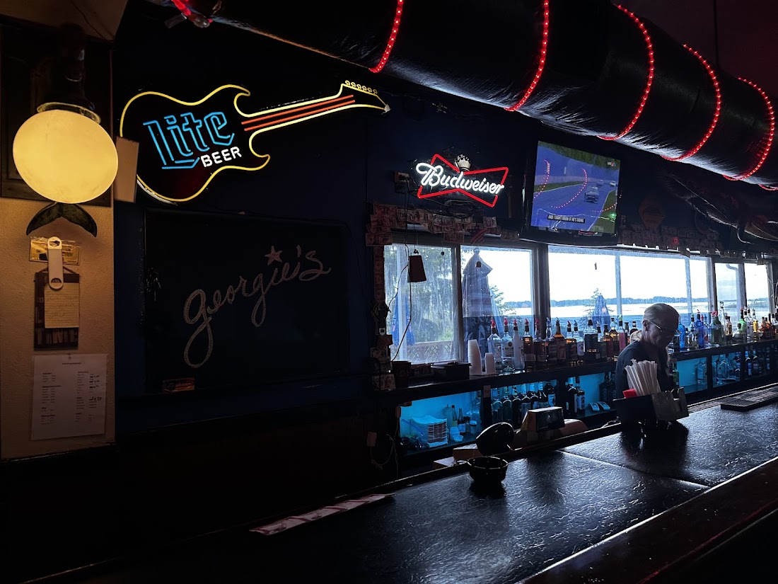Georgie's​ Lakeside Restaurant