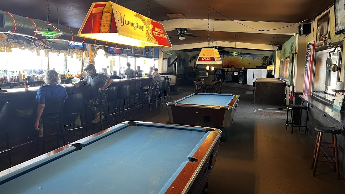 Georgie's​ Lakeside Restaurant